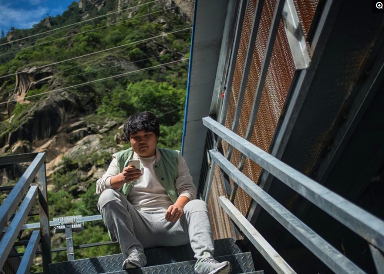 一个大型比特币矿场建立需要六亿资金，矿机24小时运行，日产40枚