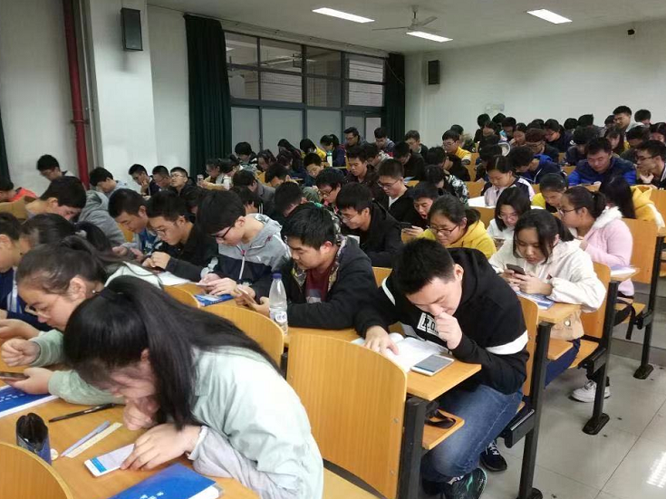 大学挂科的危害！被通知家长还要进行陪读，这样的操作合理吗？