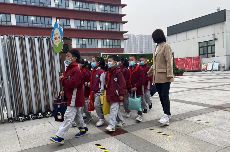 西安市長(zhǎng)安區(qū)第三小學(xué)讓校園生活豐富多彩(圖2)