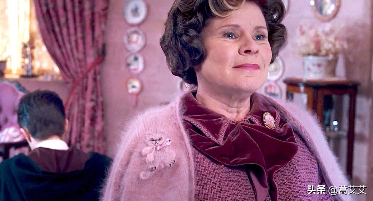 邓布利多是哪个学院的（多洛雷斯）