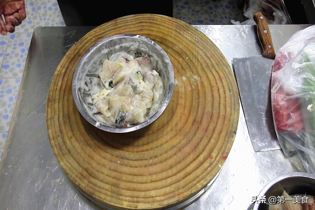 酸菜鱼的做法（厨师长教你在家做最正宗酸菜鱼）-第9张图片
