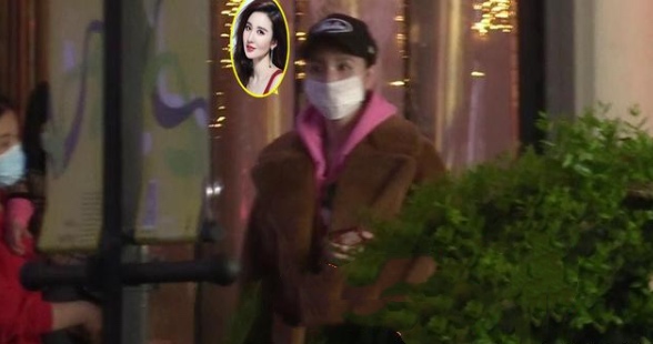 张萌一家三口罕露面！与富豪老公当街拥抱，一旁女儿受冷落超委屈