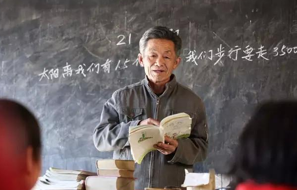 为何退休教师也不能补课？2项“铁律”不能违反，浙江已有人被查