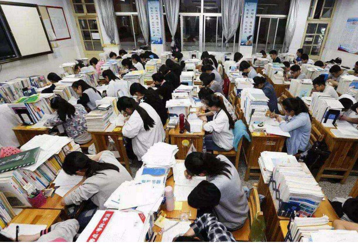 高考状元唐楚玥总分725，语文146，考卷上的“印刷体”亮了