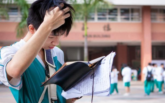 新高考选科迷之组合，物理化学和政治并非良配，不少学生后悔不已