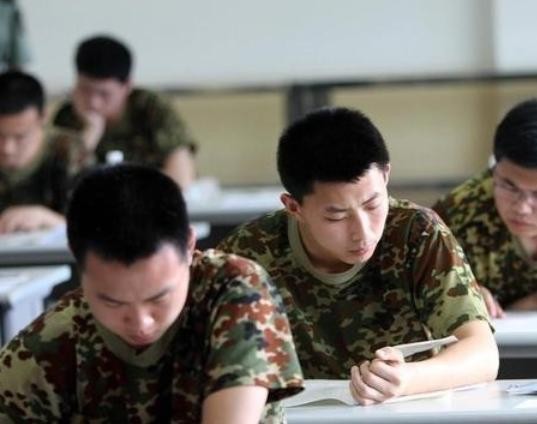 大学时期入伍优势多，有些事情建议提前了解，学生要谨慎考虑