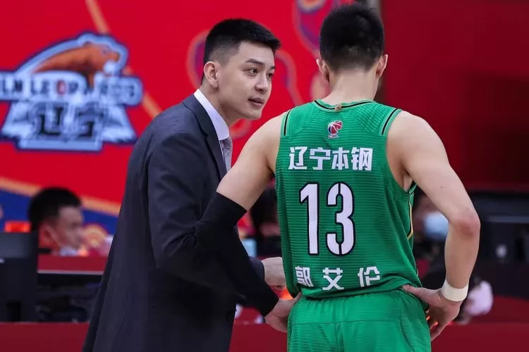 为什么不打世界杯篮球(不打NBA后，阿联和周琦，为何不去欧洲打球？原因和钱有关)