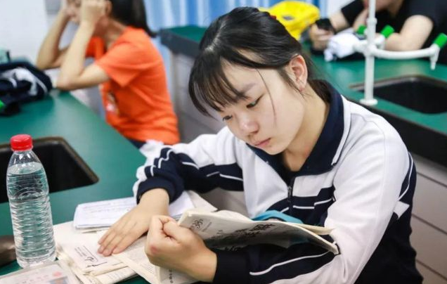 初中生喜迎中考“新政策”，预计2023年全面落实，家长直呼等到了