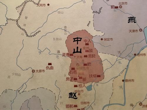 它被古泉列为十大珍品的钱币之一:战汉时期的三孔布币