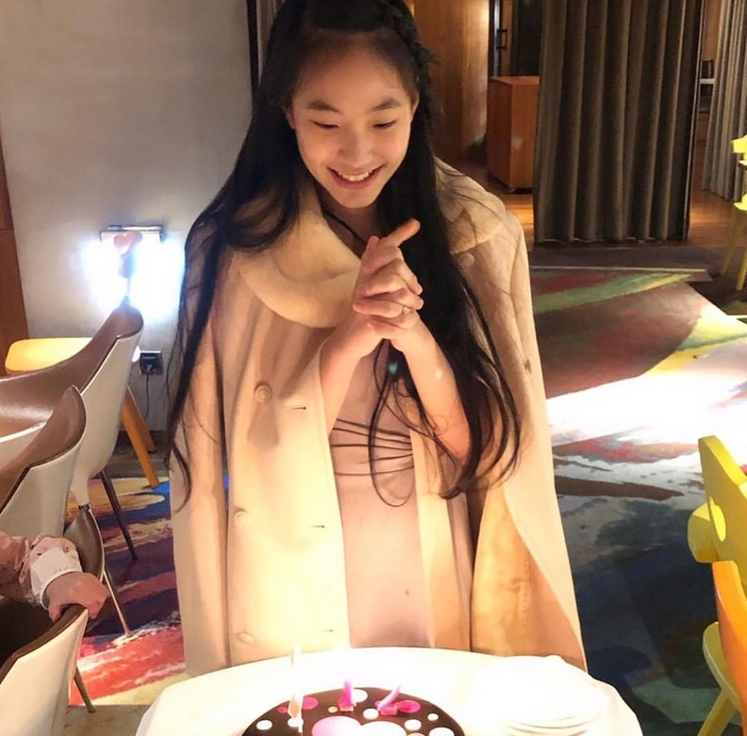 小s二女儿晒珍贵旧照庆生，14岁Lily亭亭玉立颜值高，大s上线点赞