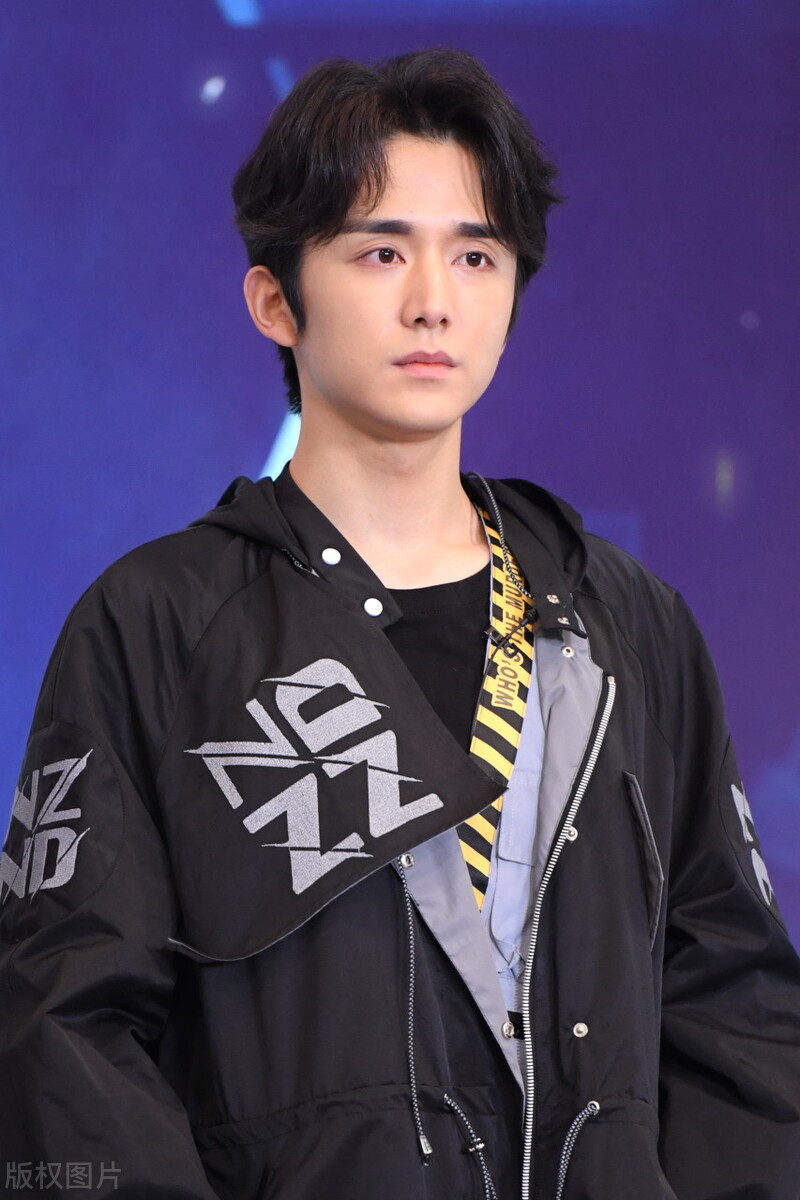 白敬亭出道七年，初吻送给马思纯，反向追星奥运冠军杨倩