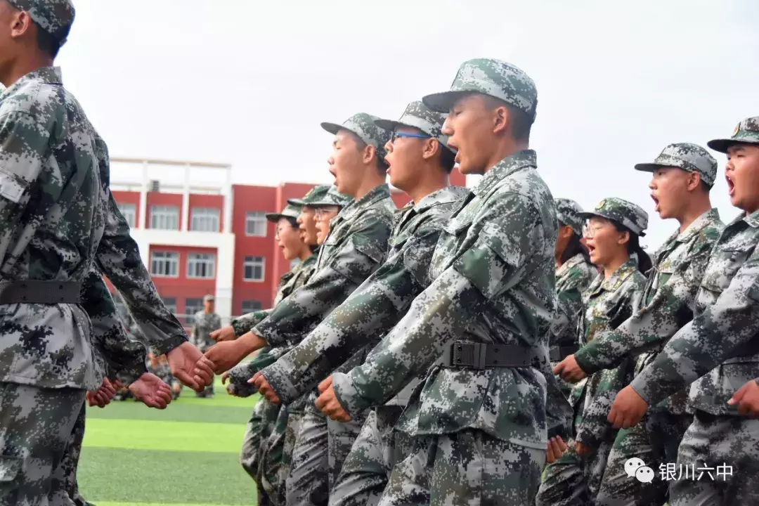 银川六中举行2019级高一新生军训汇报表演暨总结表彰大会