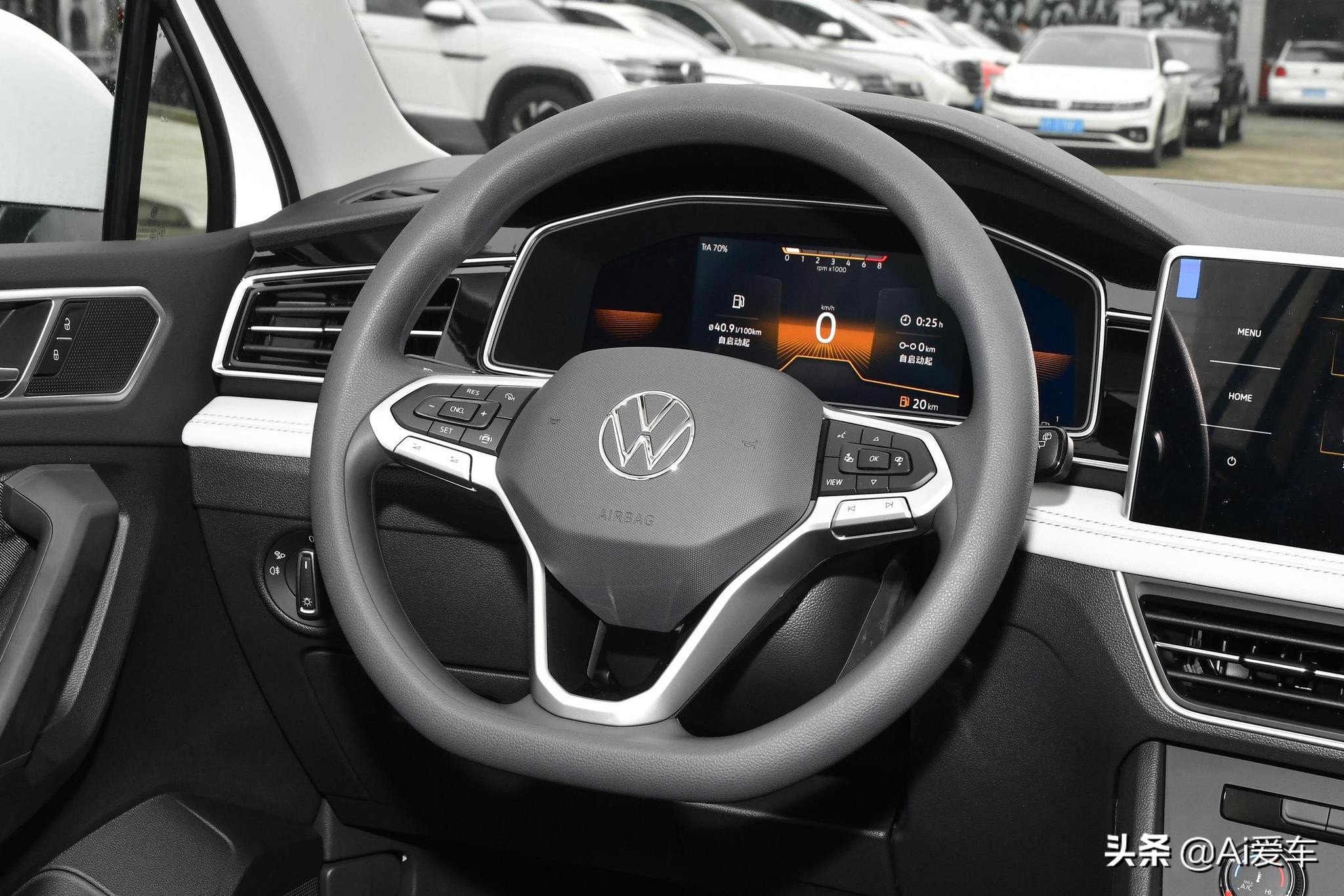 加长大5座，德系热销家用SUV，油耗6.6L车价不错，实拍大众途观L