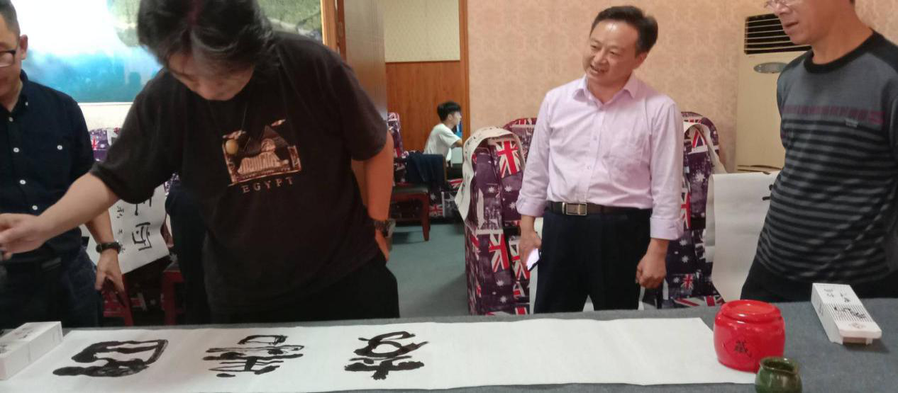 四川省众扶慈善基金会举行“绿水青山”公益拍卖发布会