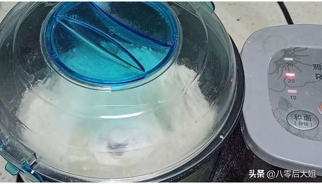 咸煎饼的做法和配方（手把手教你做咸煎饼好吃还不腻）