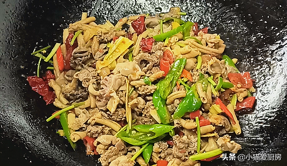 鸡杂试试这样炒来吃，口感脆嫩一点不老，味道香辣好吃，特下饭
