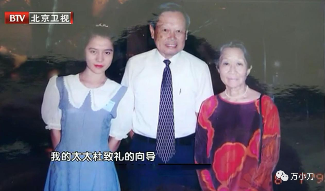 杨振宁35岁获诺奖，82岁娶娇妻，原配竟是抗日名将的千金