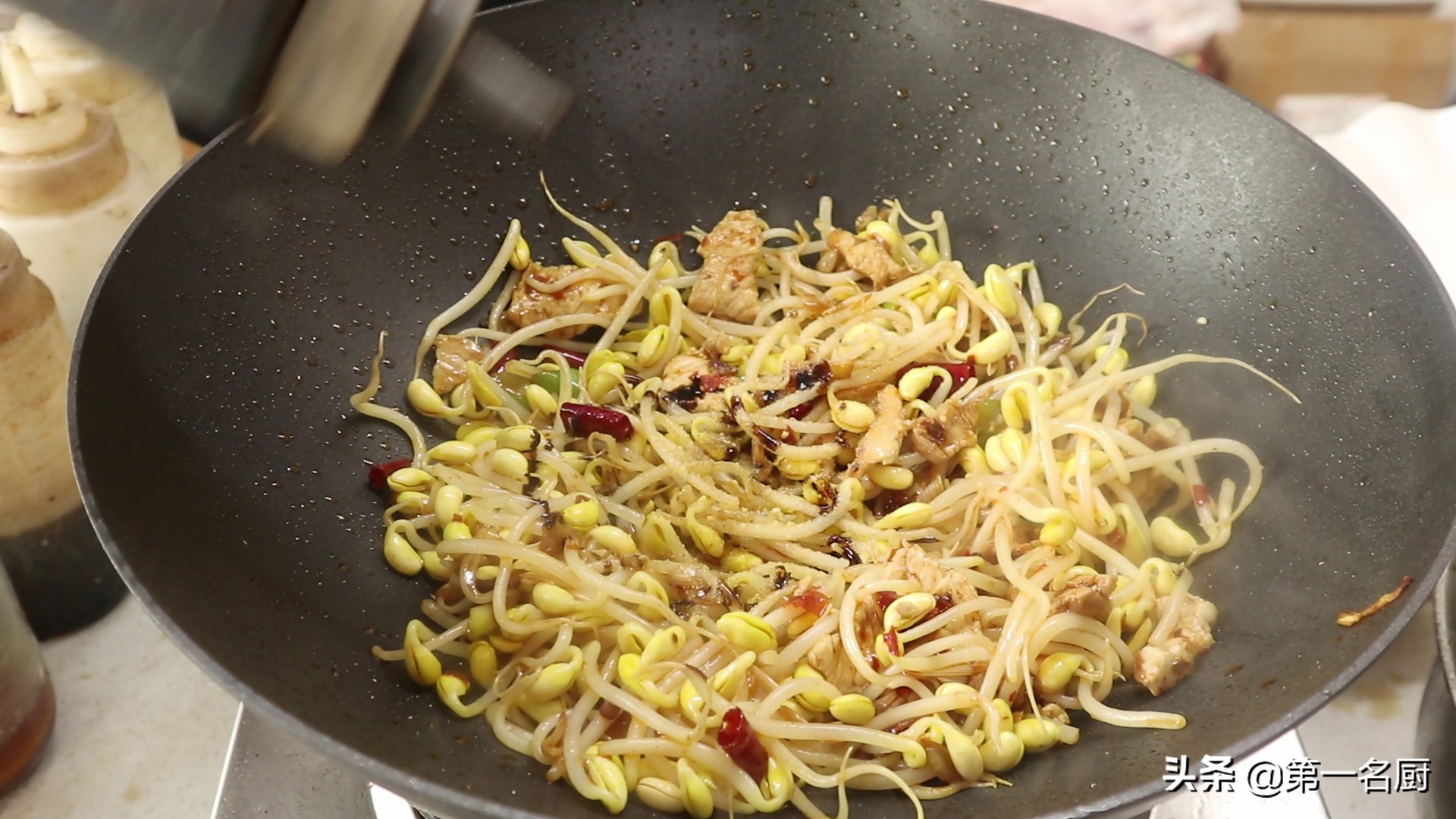 黃豆芽炒粉條,黃豆芽炒粉條的家常做法