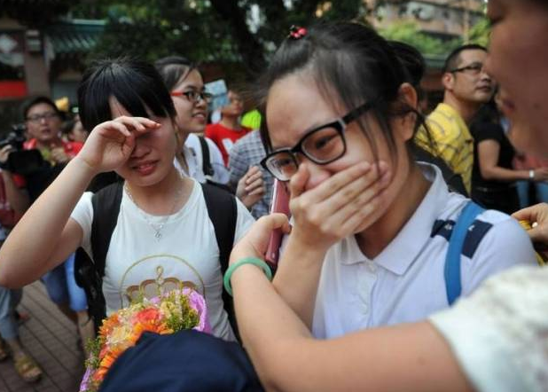 高考500分竟“无缘本科”，文理分数线相差100分，文科比理科简单