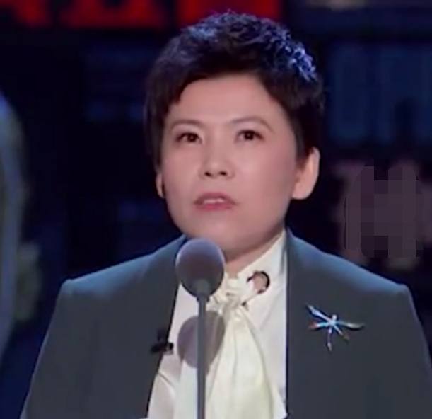 日薪百万还不够，镀金的明星们连学历也要抢占特权？