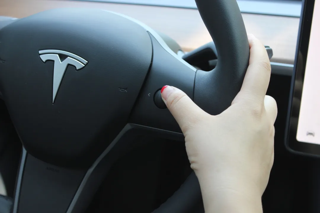 车主说车:不懂车?赶时髦?女车主为何都偏爱特斯拉