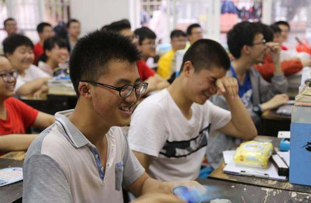 考生412分捡漏厦大，看完学费，网友表示这“漏”一般人捡不起