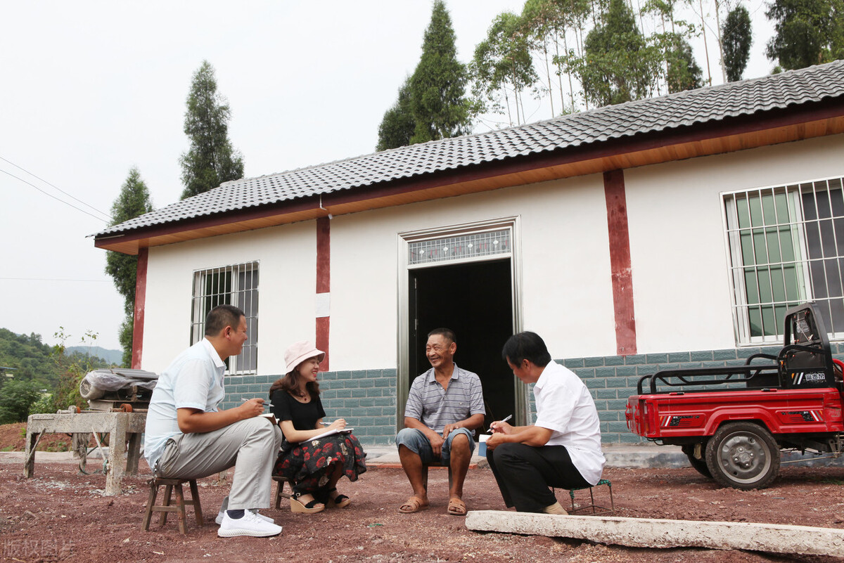 村干部工资单火了，年薪19.6万？2021年村干部待遇升级，你竞选吗