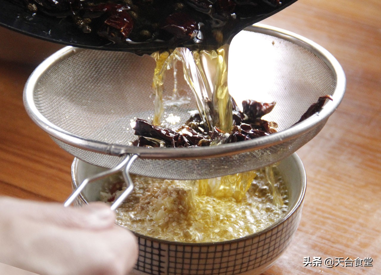 学会这道凉拌贡菜，我相信其它凉拌菜都不在话下了