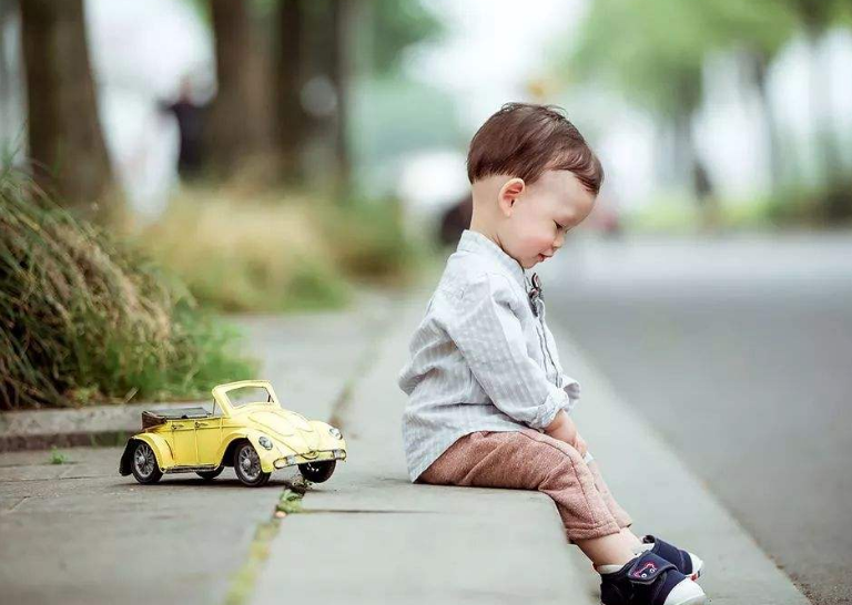 孩子在学校人缘不好，家长该怎么办？这3招助力孩子“好人缘”