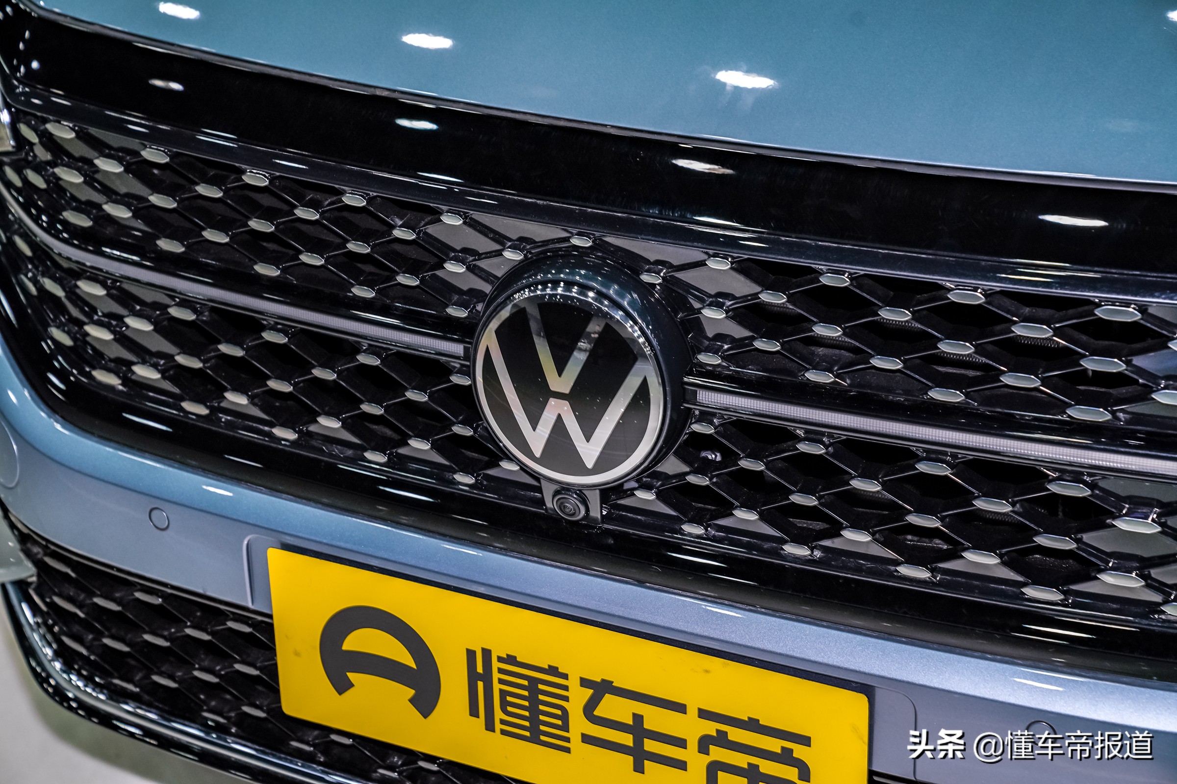 新车｜大众新款帕萨特到店，提供两种外观风格，等它还是选迈腾？