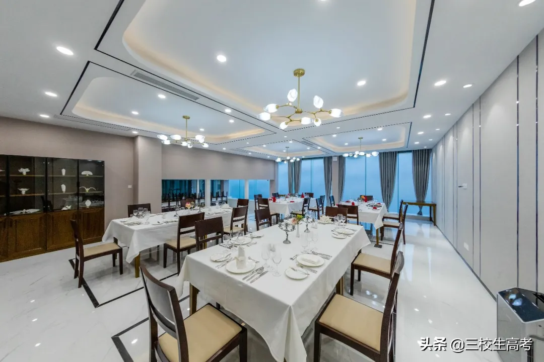 用外语特长连接世界——上海市商业学校中职酒店专业的许殷龙