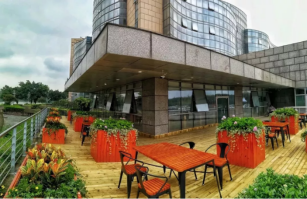 四川神仙高校：超20个食堂，宿舍三室一厅，有专属地铁站！网友：五星级体验！