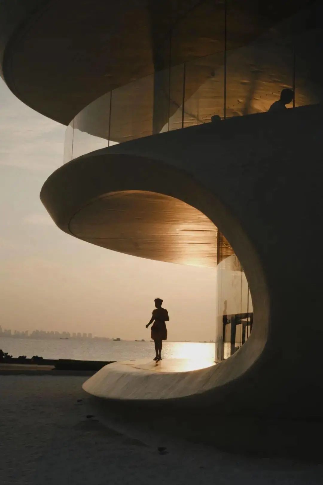 海湾边的顶层公寓，又潮又奢