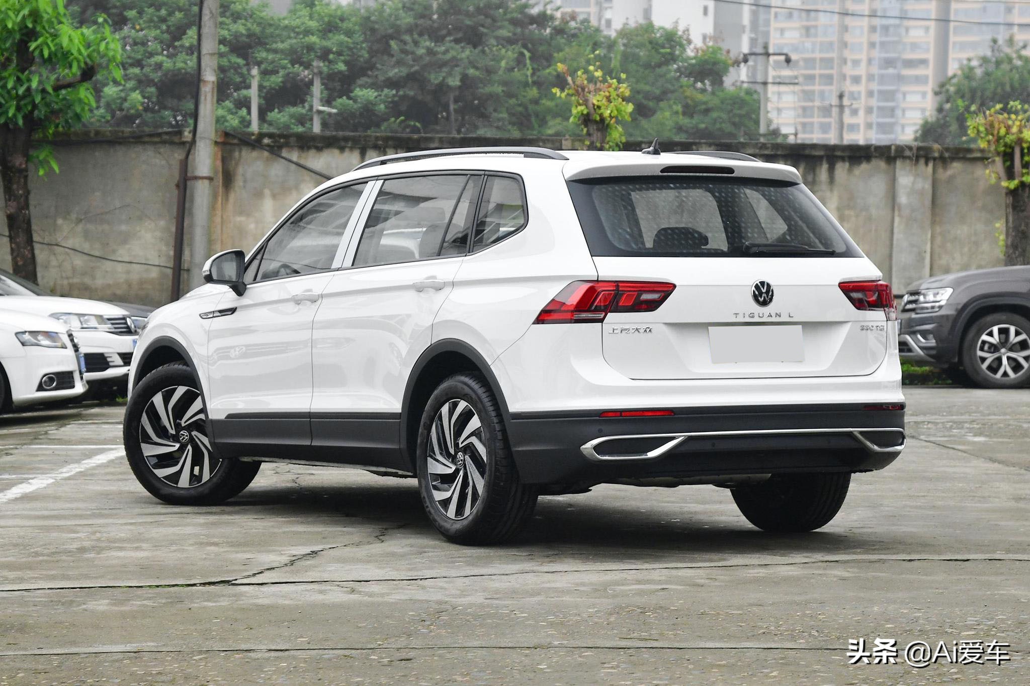 加长大5座，德系热销家用SUV，油耗6.6L车价不错，实拍大众途观L