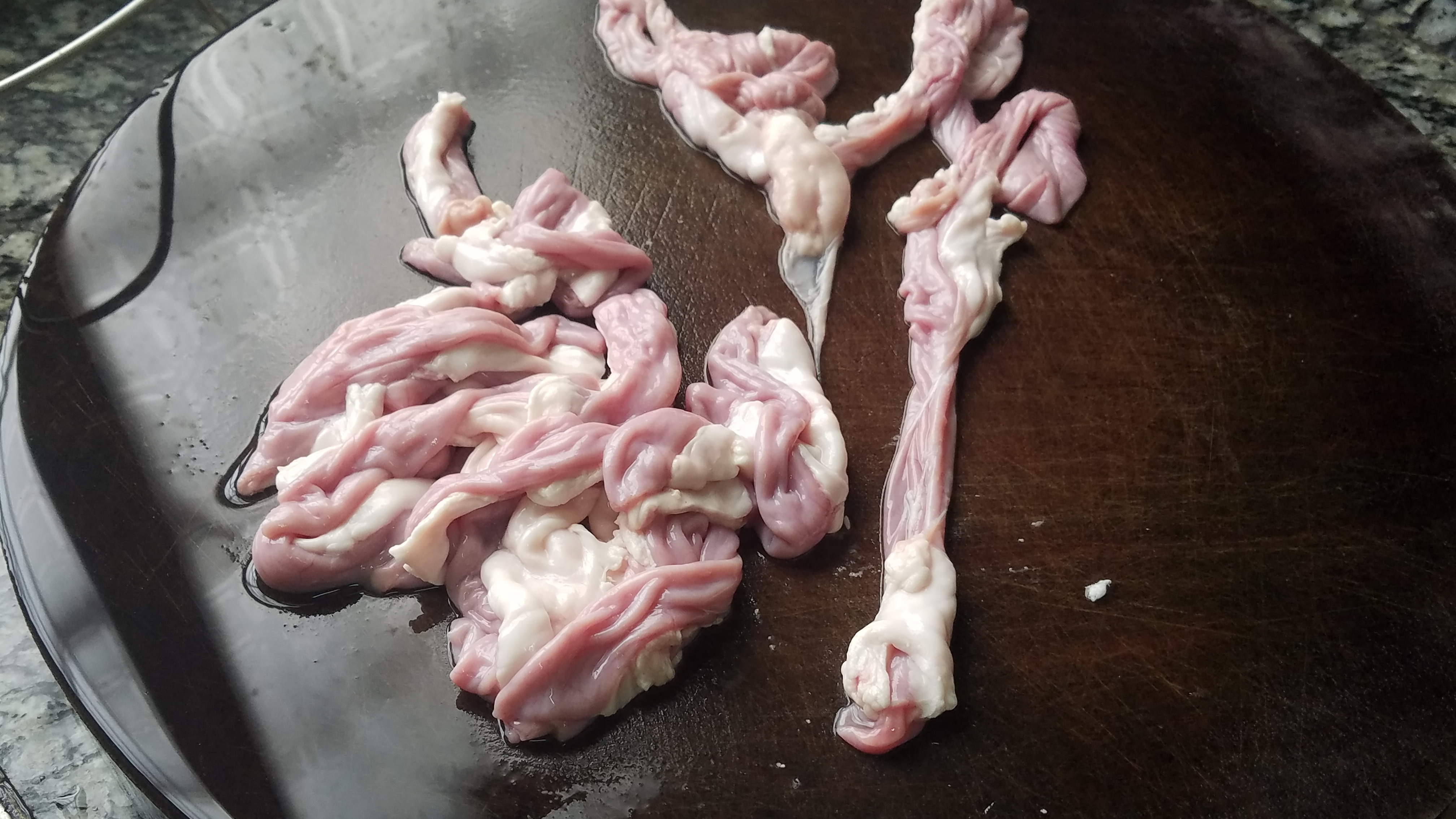 砂锅里倒进10块钱粉肠、原来这么好吃、家常菜做法、超简单