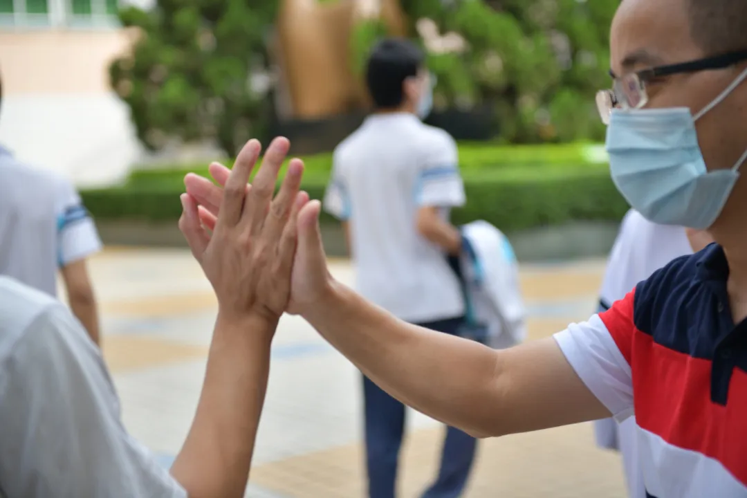 难忘老师 感恩亲人——佛山南海中学分校2020届高三学子高考凯旋