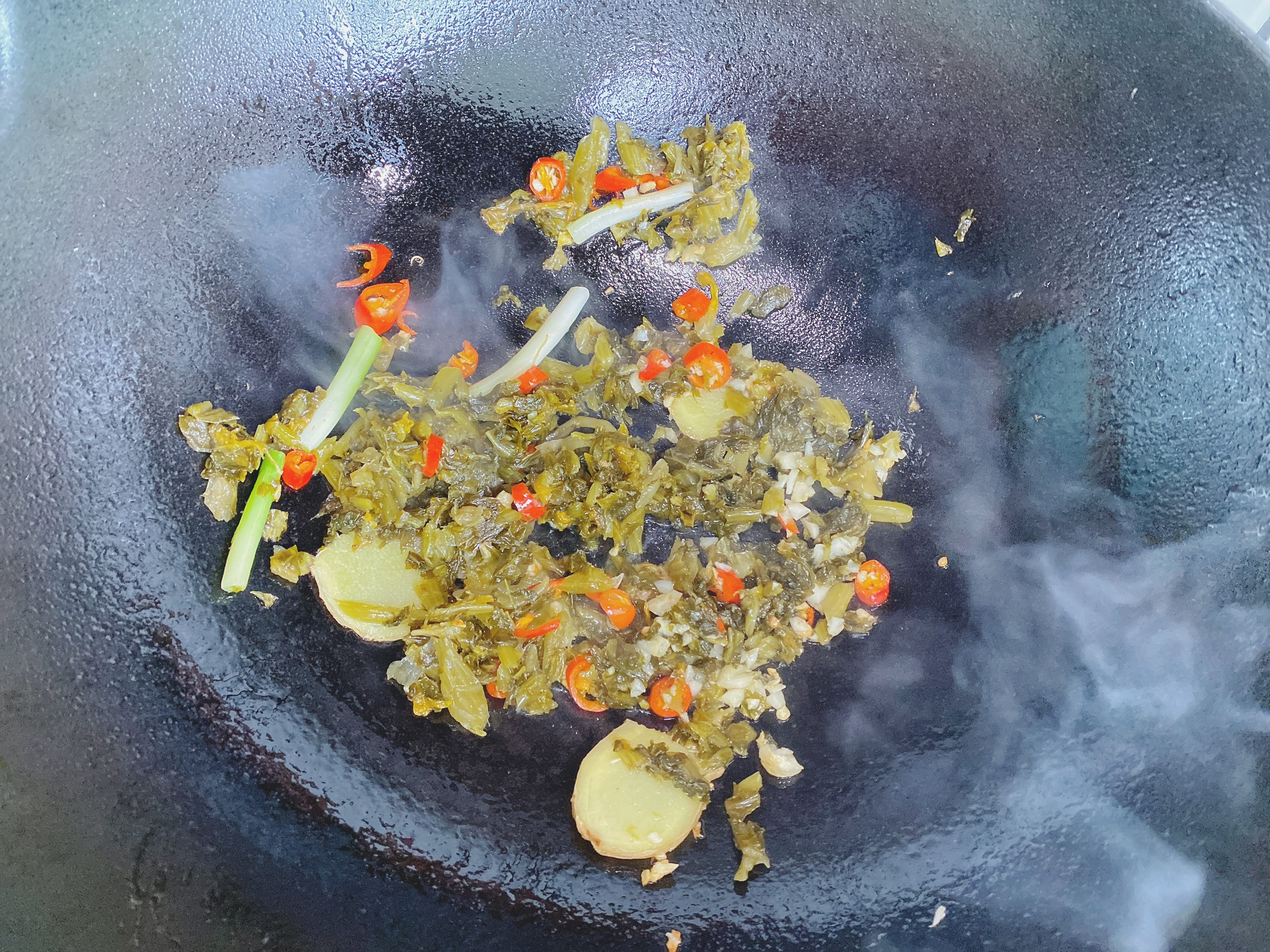 地木耳怎么做好吃（烹饪注意2点没有泥味很下饭）