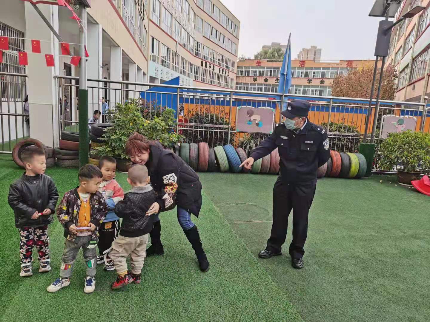 铜川公安三里洞派出所民警走进幼儿园开展法制宣传教育活动