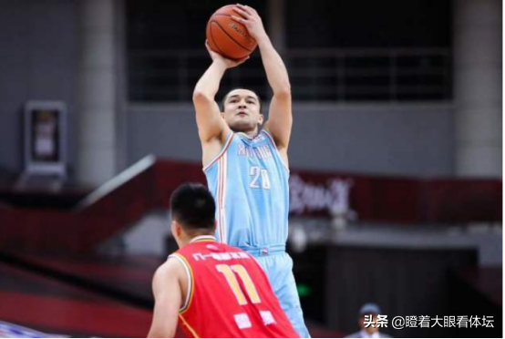 cba为什么没有后撤步了(破案了！为何NBA常见的后撤步投篮在CBA见不到，终究是差距太大)