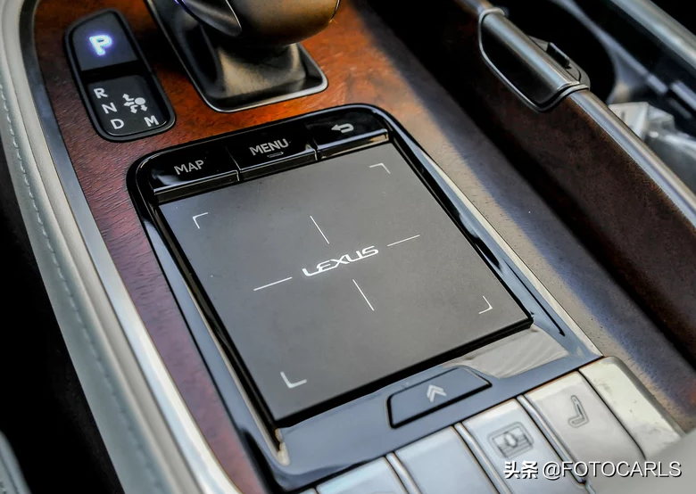 雷克萨斯LS350入门版实拍，售价80.8万起，卖的就是颜值和品质？