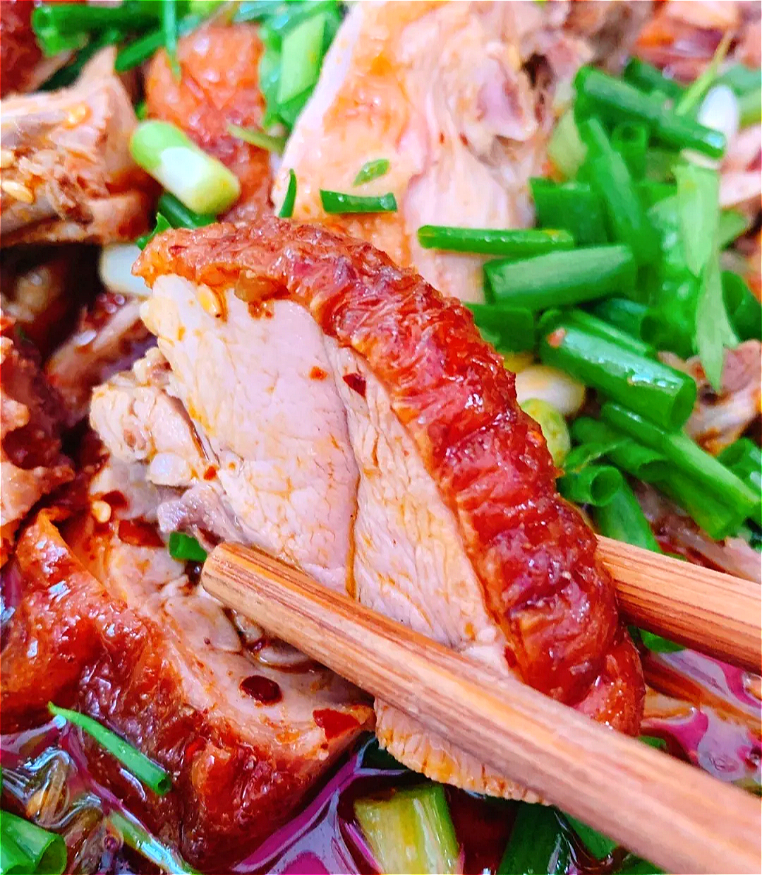 其实顾名思义就是把烤鸭以冒菜的形式再涮一次,或者就是冒菜中加入了