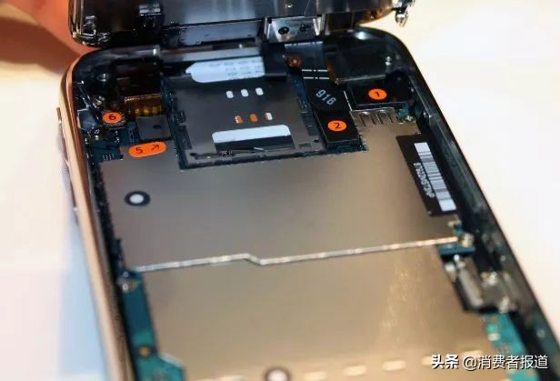 OPPO R9s Plus疑陷“无限重启门”，过保手机维修费该谁出？