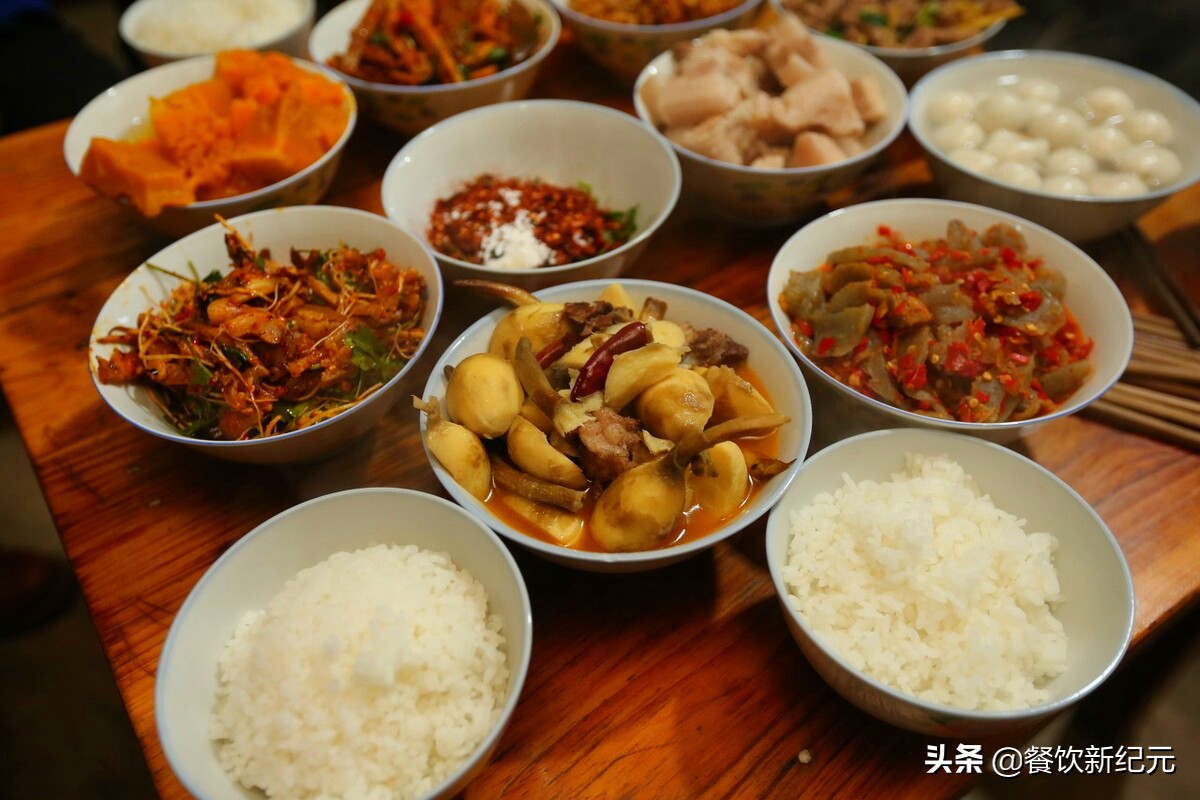 看完高考前的晚餐，再看高考后的晚餐，网友：没有对比就没有伤害