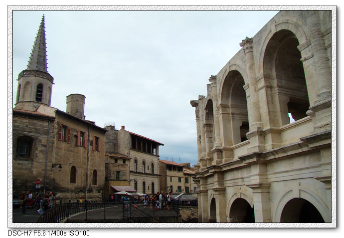 法国南部最有名的小镇尼姆阿尔勒古罗马时期的历史古城南法历史名城