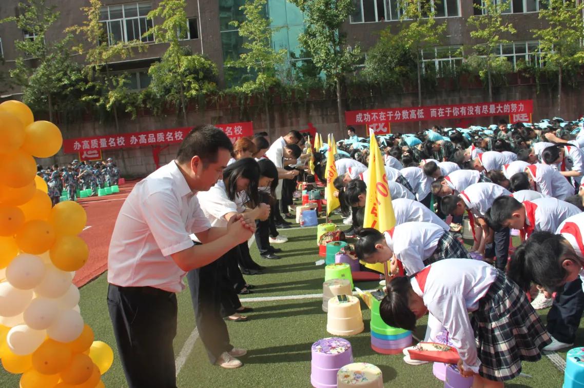 广安友谊实验学校举行“尊师重道”教师节庆祝系列活动