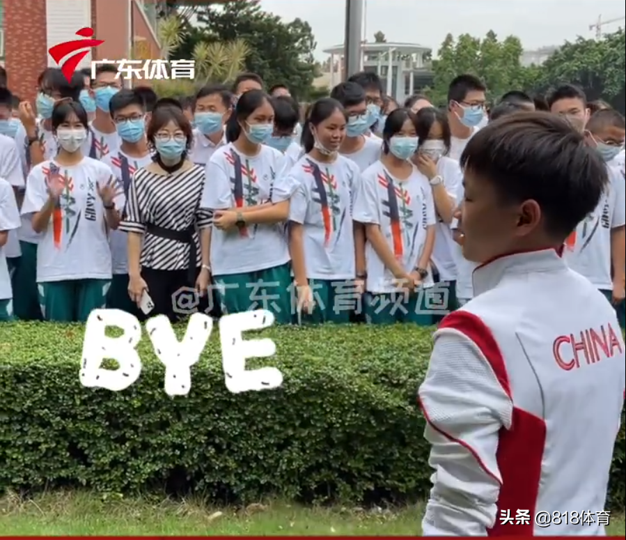 穷人的孩子早当家!全红婵重点高中种冠军树,培土浇水干活干净利落