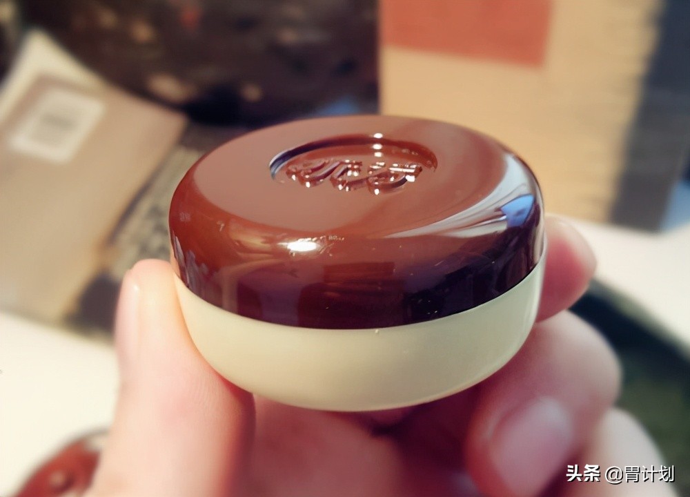 素颜妆需要哪些化妆品（淡妆化妆品好物分享）