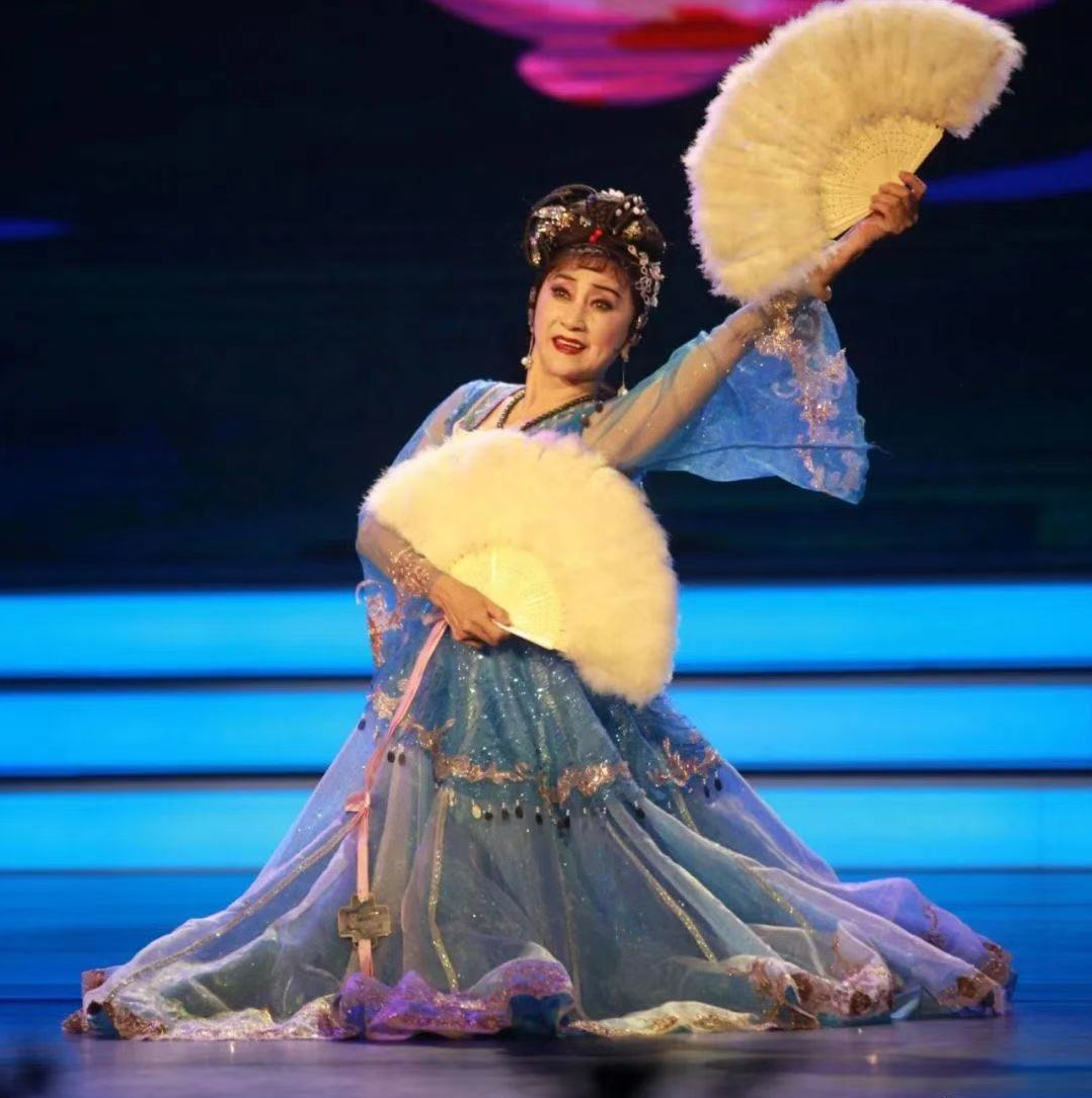 舞蹈家陈爱莲因胃癌去世，李玉刚发文悼念，曾80岁登湖南台跳舞