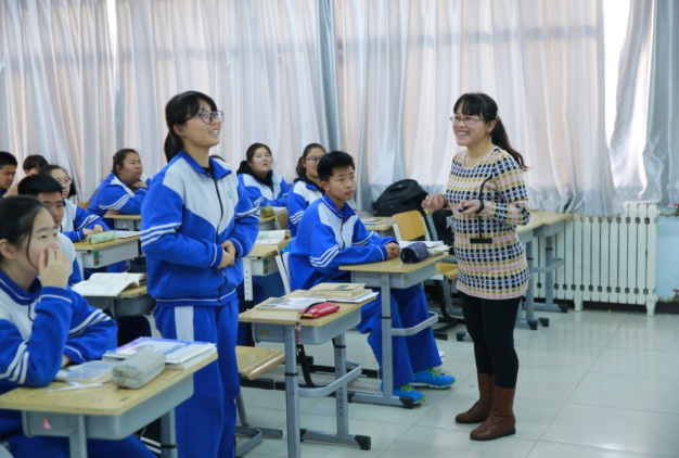 一张普通老师工资表流出，在编老师坐不住了，难怪老师竞争这么大