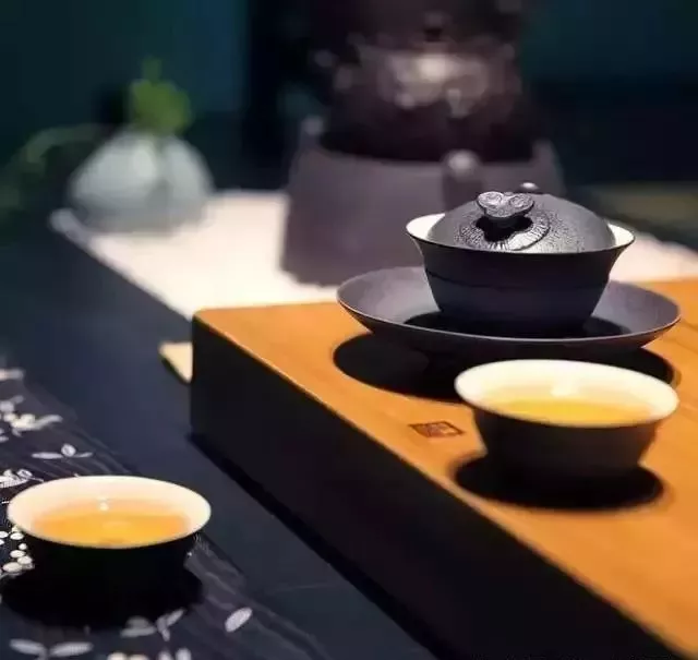 十种人，擦肩即可，无需深交；拿你当傻子的人，一辈子都别交